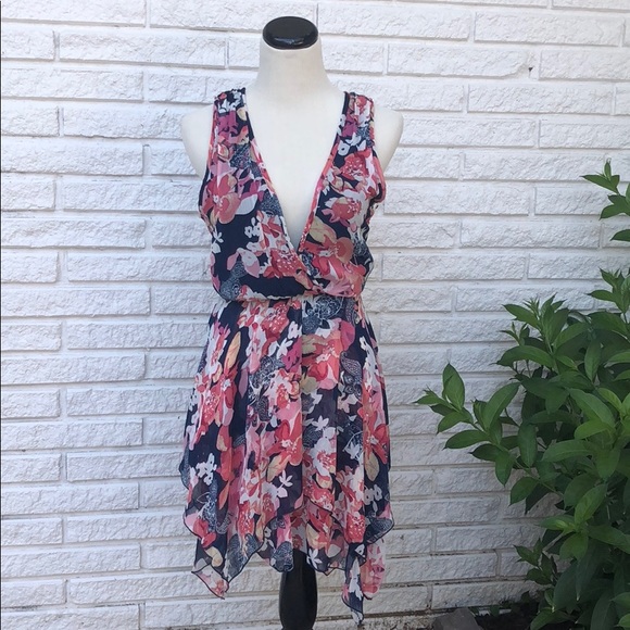 Romeo & Juliet Couture Dresses & Skirts - Romeo + Juliet Couture Flowy Floral Print Dress